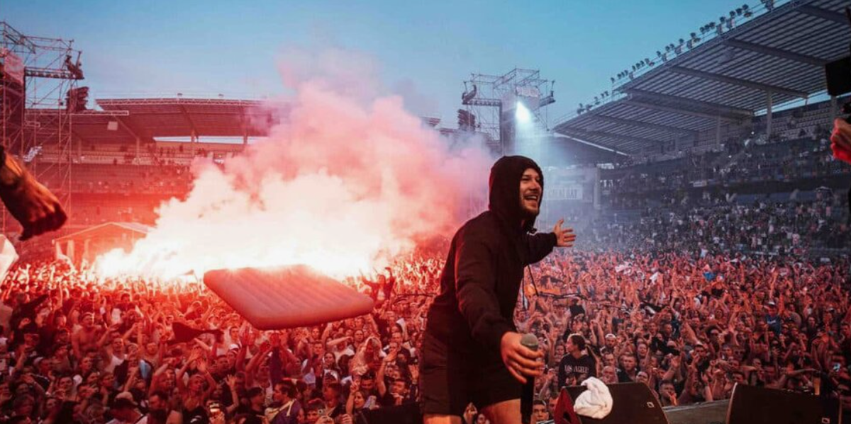 Дикие пляски полуголых молодчиков с бандеровскими флагами выкладывать не хочу. Просто фото с концерта из открытых источников.  