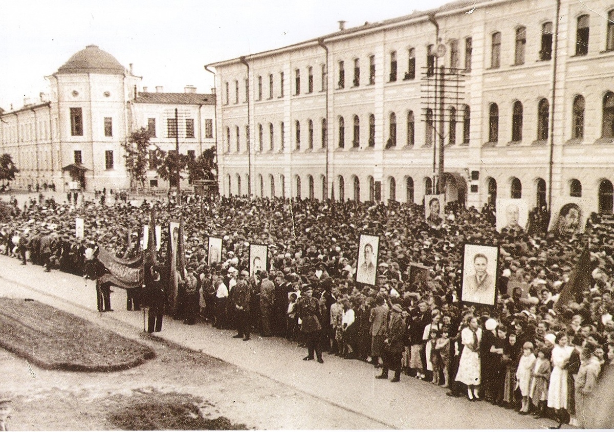 Томск. Митинг 22 июня 1941 года на главной площади города. Фото из открытых источников