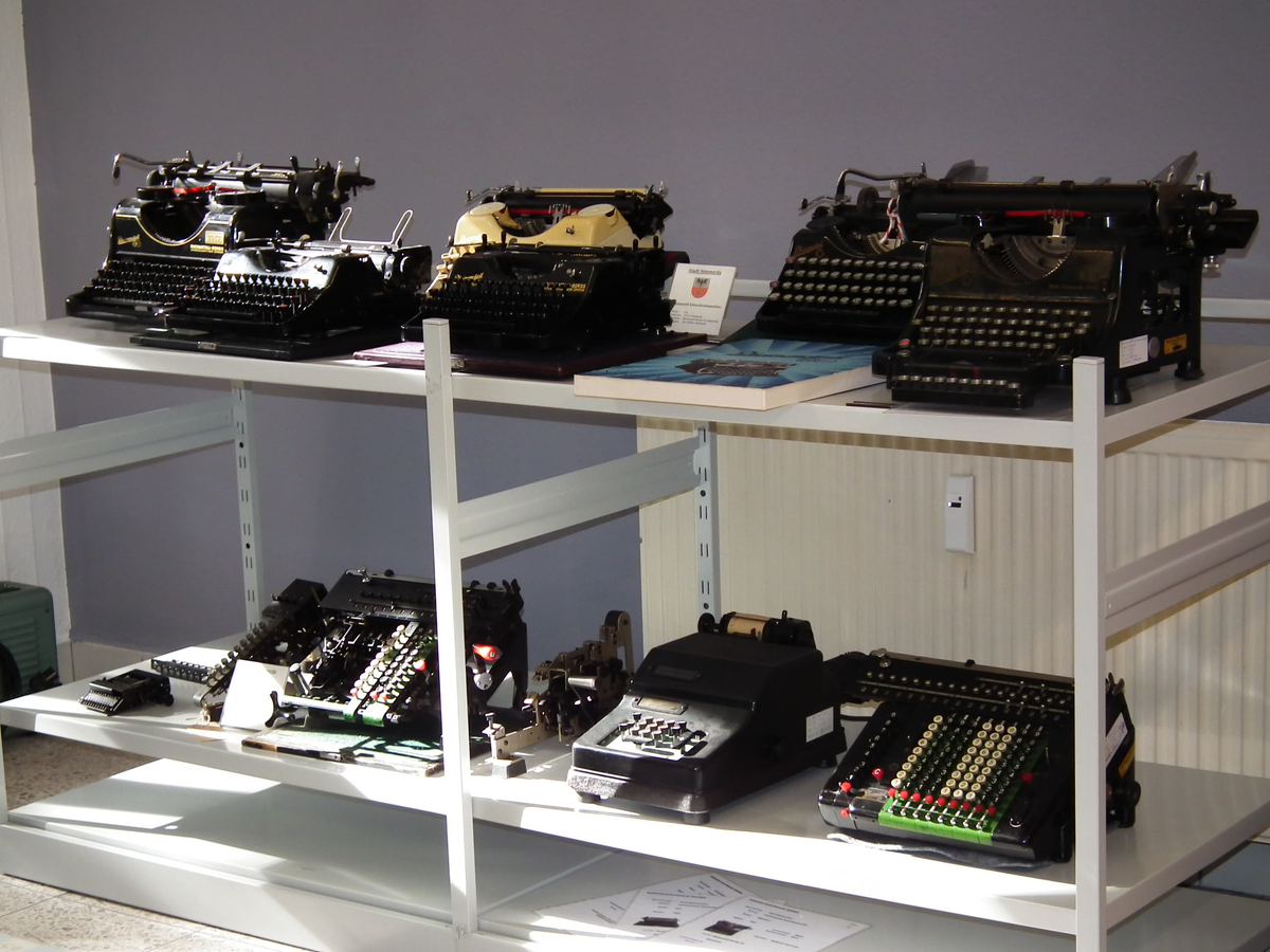 Сейчас там музей - это часть его экспонатов