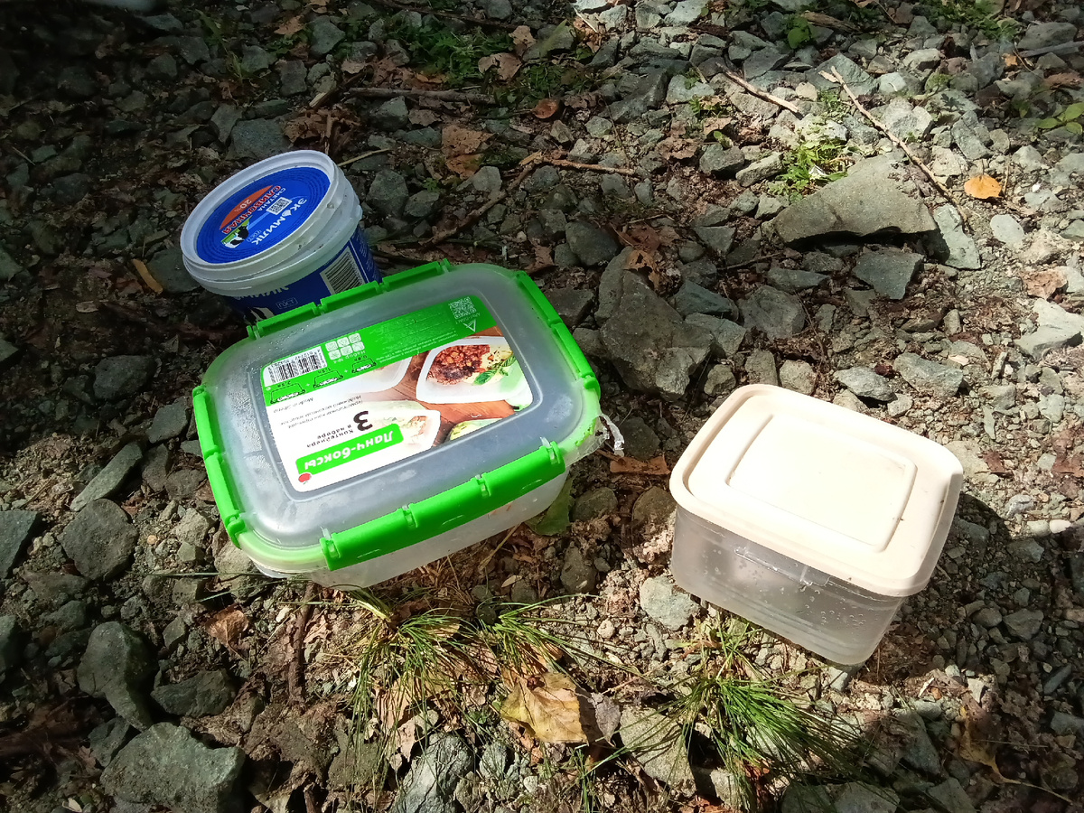 Контейнеры, которые украли из лагеря.