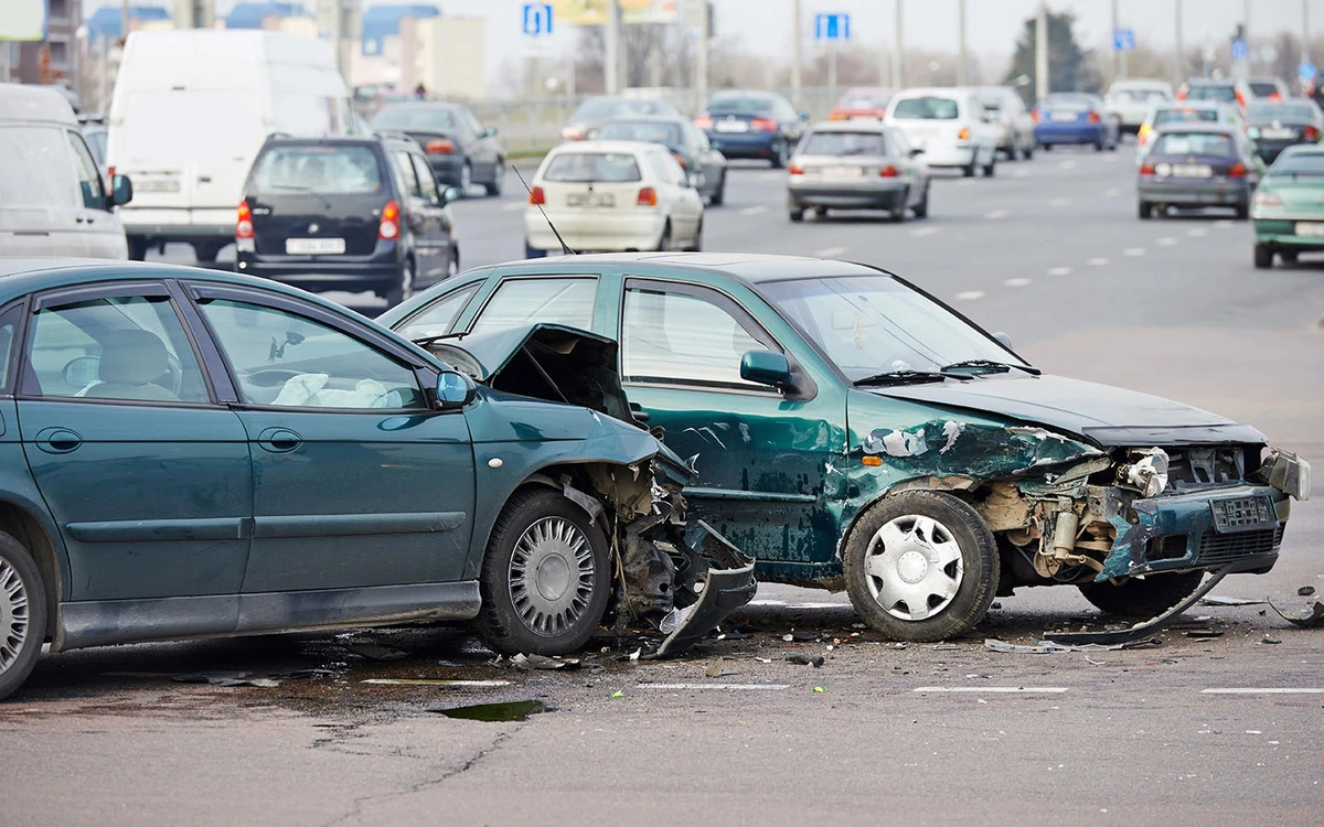 Dmitry Kalinovsky / Shutterstock / FOTODOM📷Относительно низкая цена полиса нередко компенсируется страховыми компаниями с помощью исключения ДТП из перечня рисков, которые покрывает мини-каско