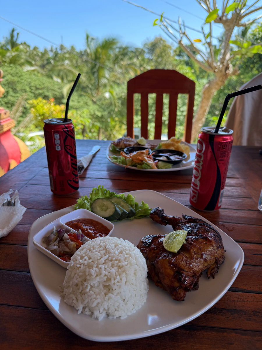 Мой обед в одном из туристических кафе. Вкусно.