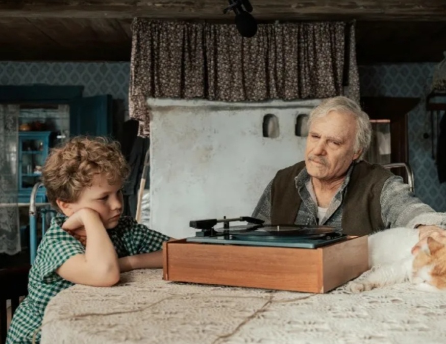 Макс в детстве у деда в деревне