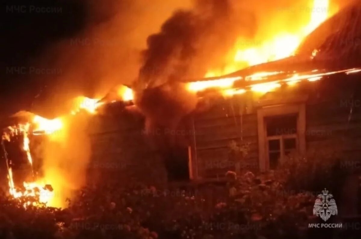    Частный дом сгорел в брянском селе Хотылево в ночь на 13 августа