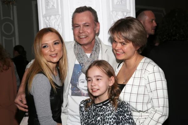    Владимир Левкин с семьей. Фото: ТВЦ