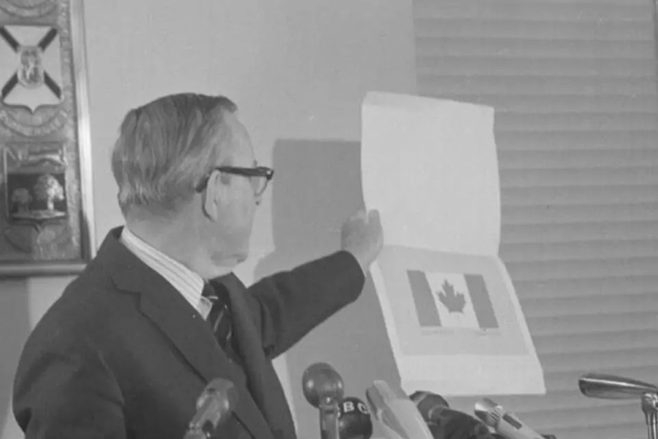 Премьер-министр Лестер Б. Пирсон и проект флага Канады