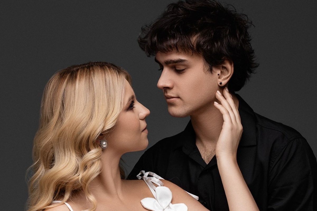     «Морщит нос, когда зевает»: Александра Трусова показала трогательное видео с выписки из роддома