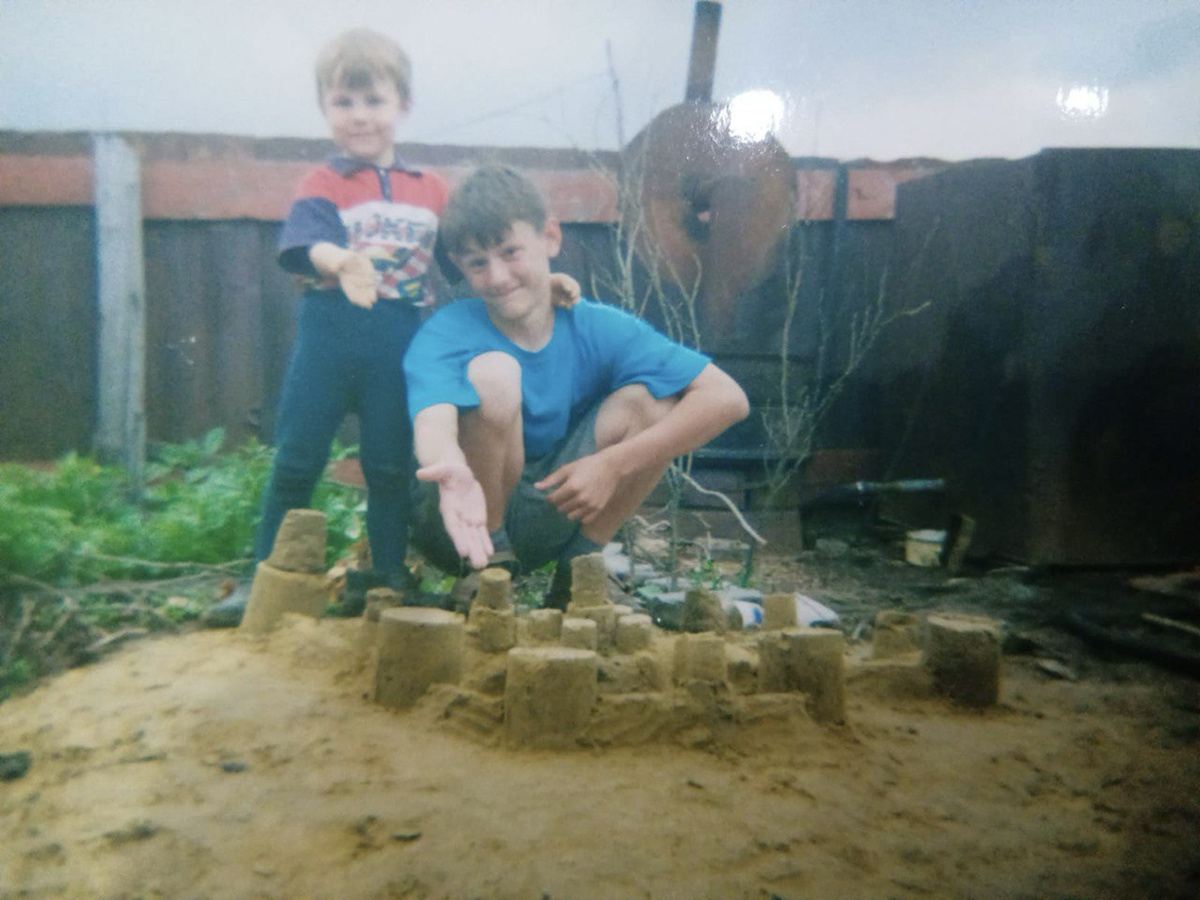 С братом
Фото: из личного архива