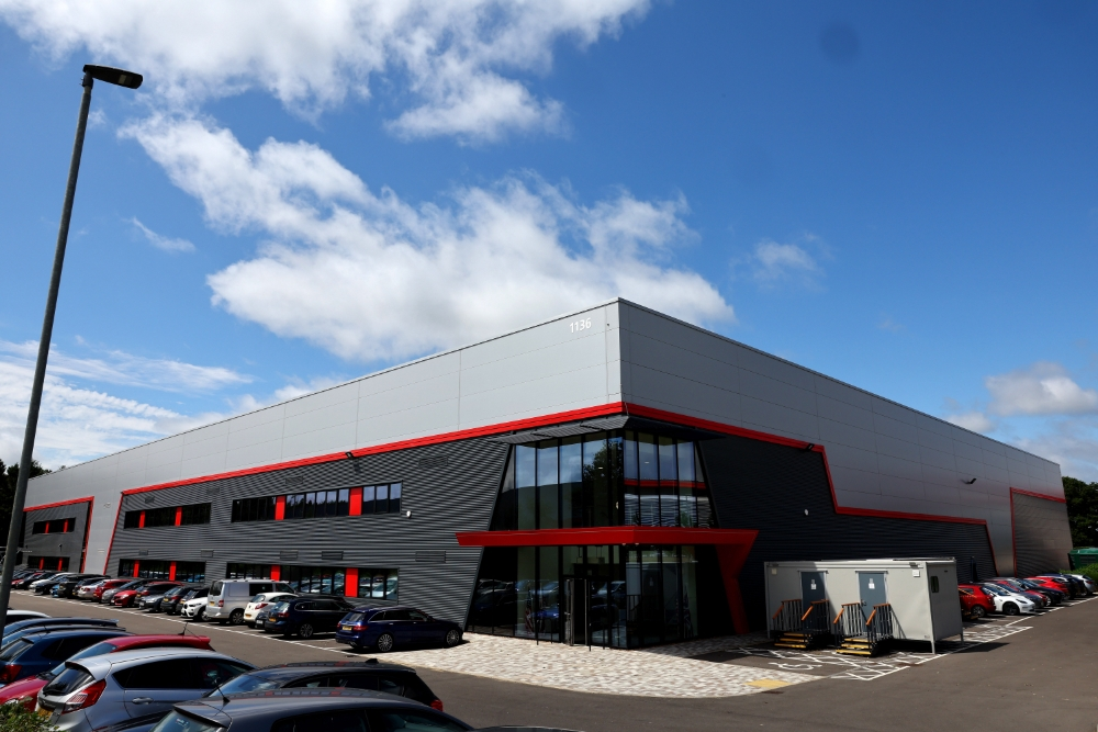 Современный комплекс команды Cadillac F1 в Сильверстоуне служит ее штаб-квартирой в Великобритании.