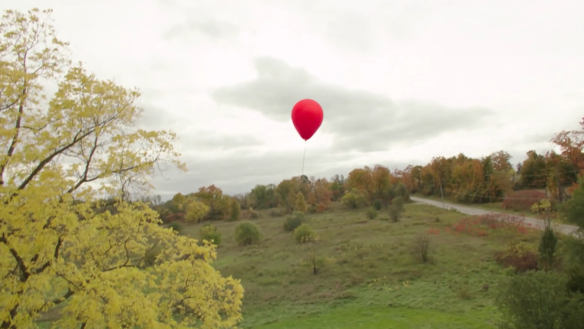 Красный шарик становится вестником возвращения кошмара, спавшего 27 лет.