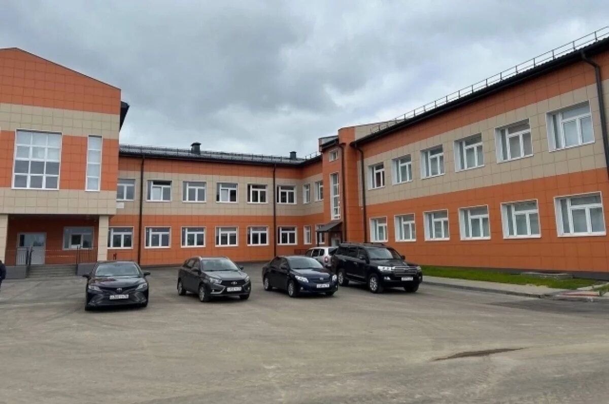    В поселке под Ярославлем новую школу сдали в эксплуатацию