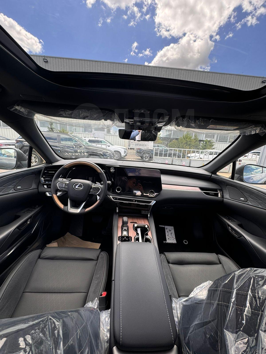 салон нового Lexus RX