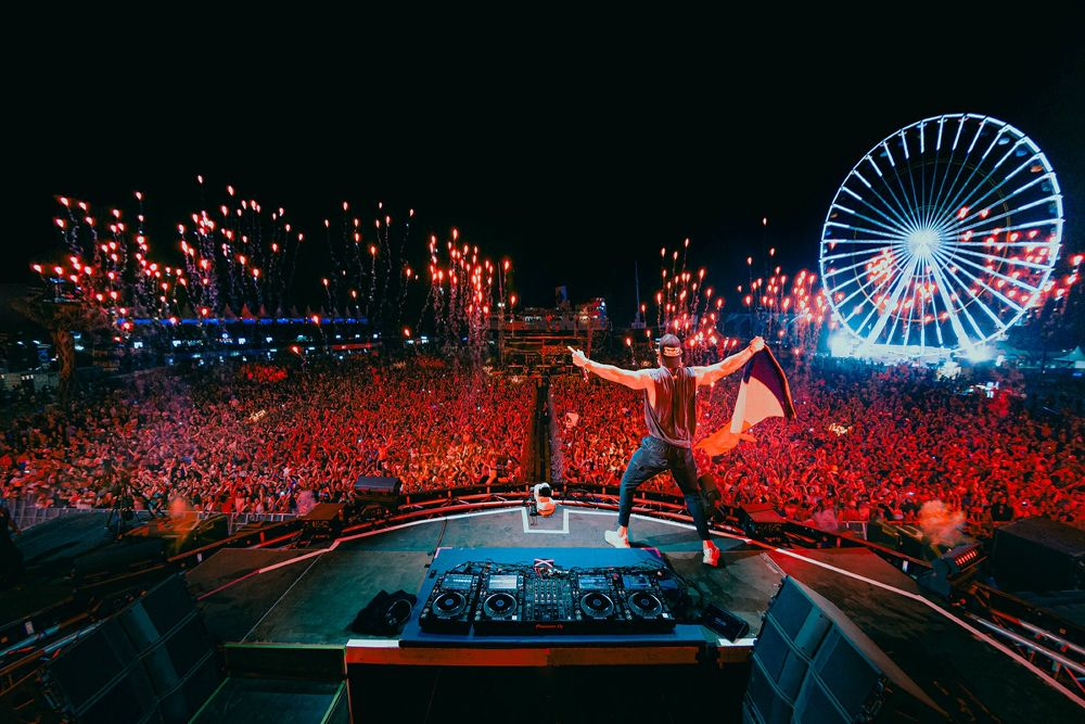 Звезда Melbourne House Уилл Спаркс выступает в США