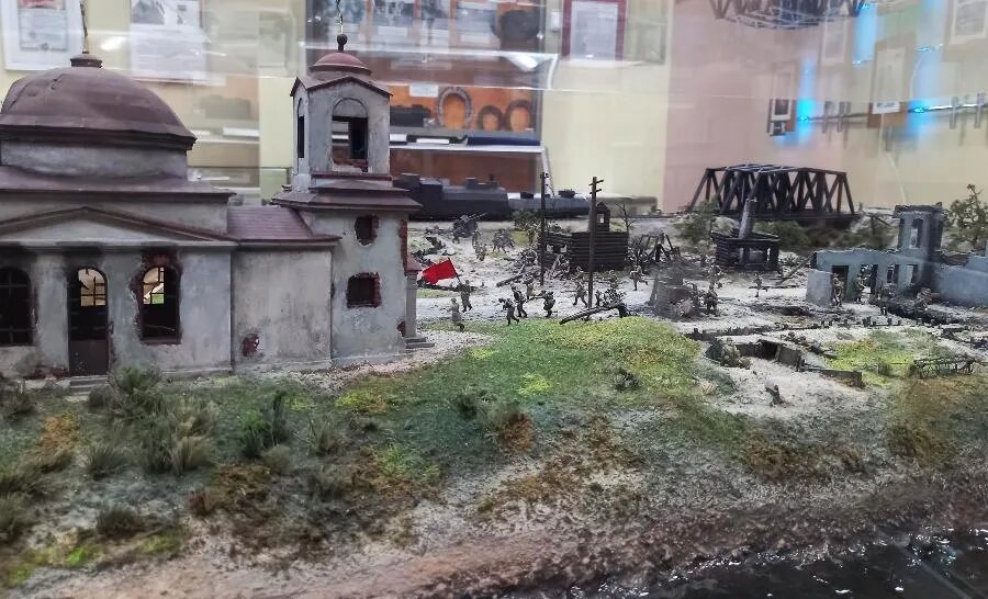 Представить себе события на Ивановском пятачке позволяет макет, который является экспонатом Зала боевой славы городской библиотеки Отрадного. Он был создан там в 2018 году./ФОТО АВТОРА