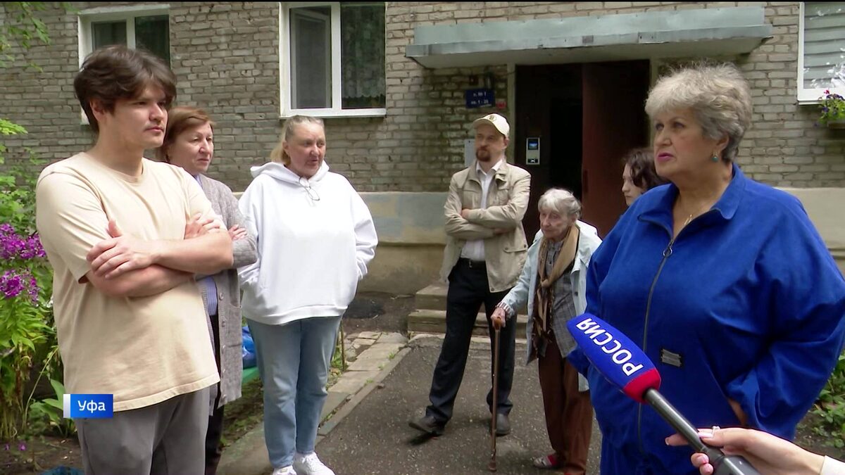    Адвокат-пироман: в Уфе жители пятиэтажки живут в страхе из-за соседа, который поджигает свою квартиру