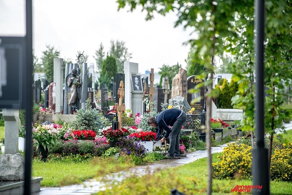    Могила Анастасии Заворотнюк на Троекуровском кладбище. Фото: АиФ/ Юлия Федотова