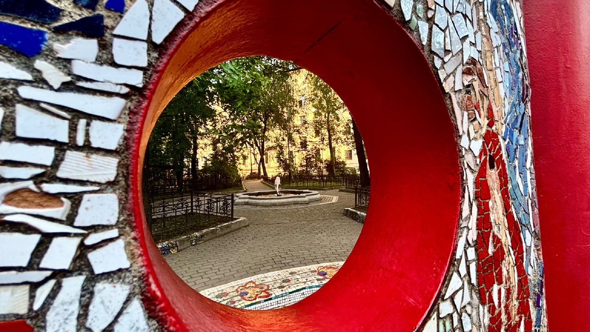 Необычные дворы Петербурга