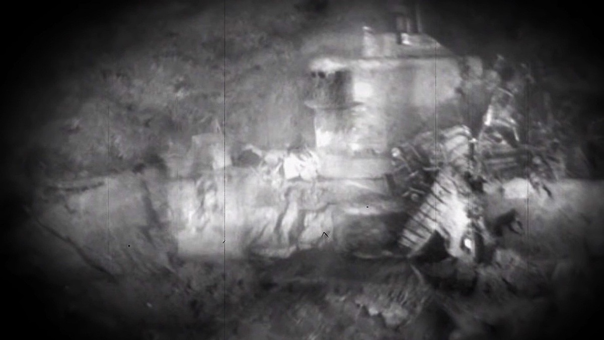 Снимок потонувшей советской субмарины К-129, который сделали с помощью подлодки USS HALIBUT (Халибут) США. Источник фото: https://shturman-tof.ru/Personal/22_konev/k129_vsrecha2.JPG