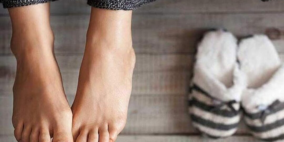 Основные проблемы ног в холодное время года и как их избежать. Советы подолога