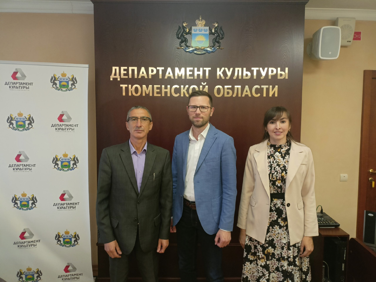 Динар Абукин слева