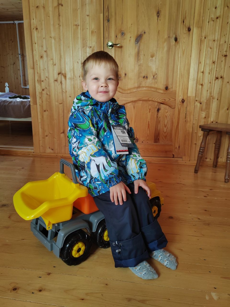 Петя попросил у брата костюм померить