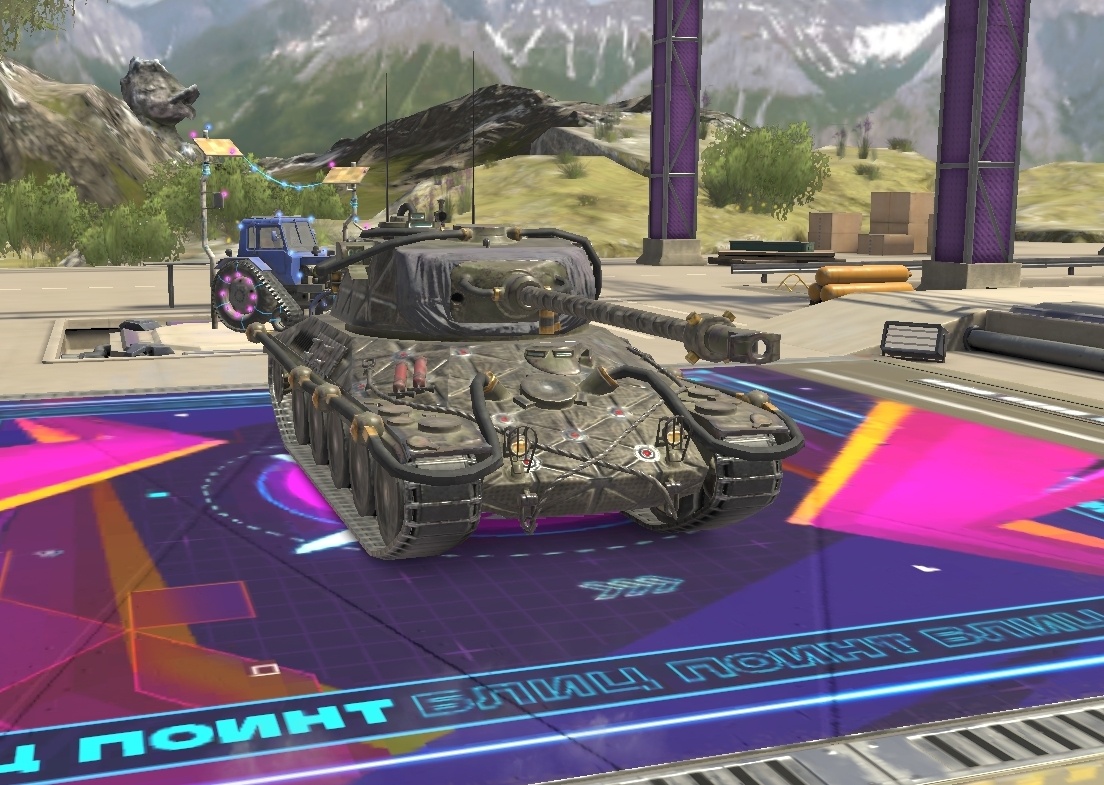 В легендарном камуфляже со странным названием "деструктор". Учитывая, что на вооружении этого танка вовсе не деструктор. 