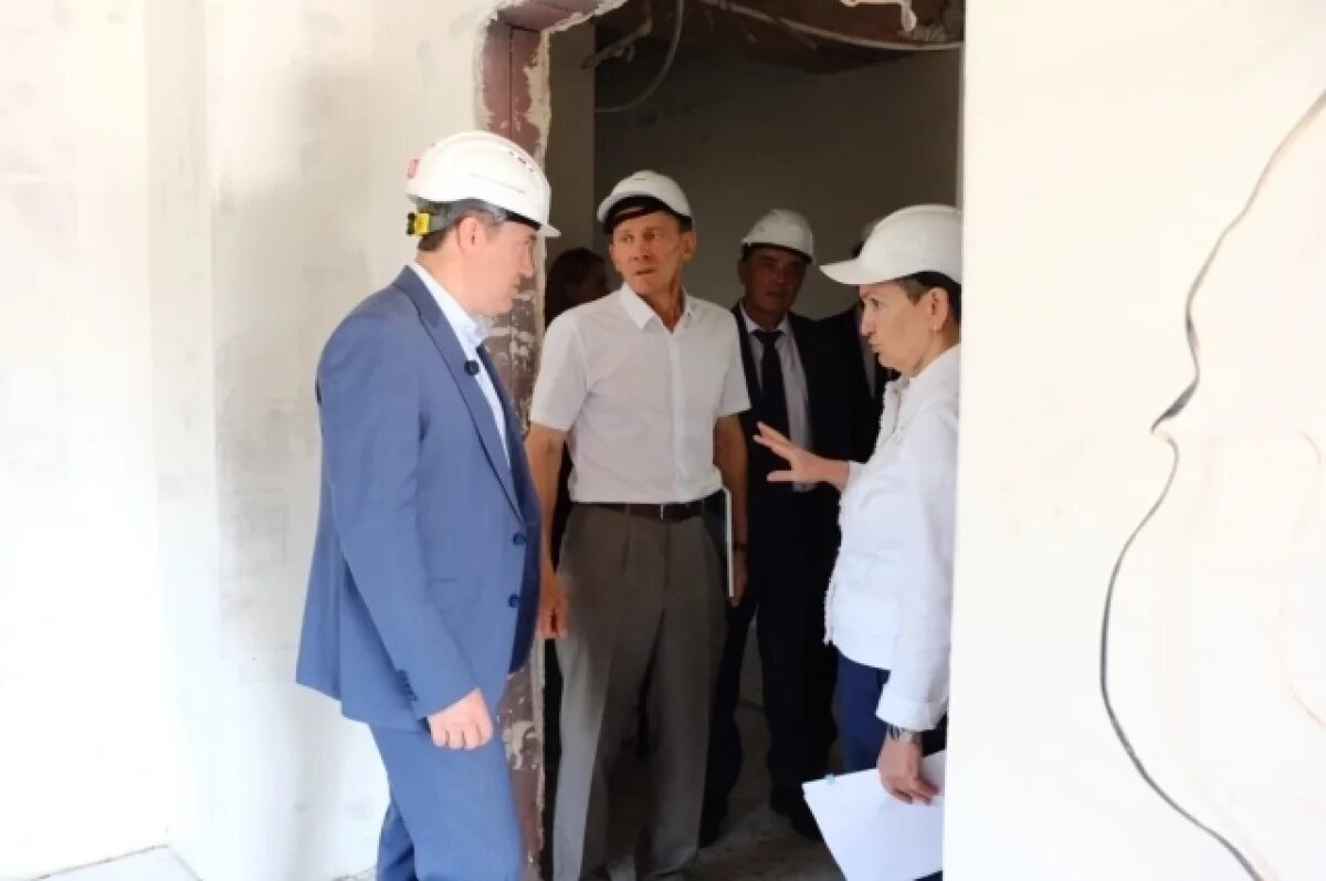    Дмитрий Махонин поручил подрядчику капремонта больницы в Карагае ускориться