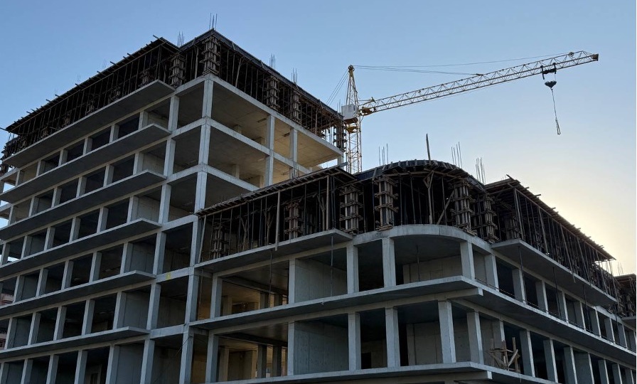 В Госдуме предложили временно запретить строить многоэтажки в ряде городов