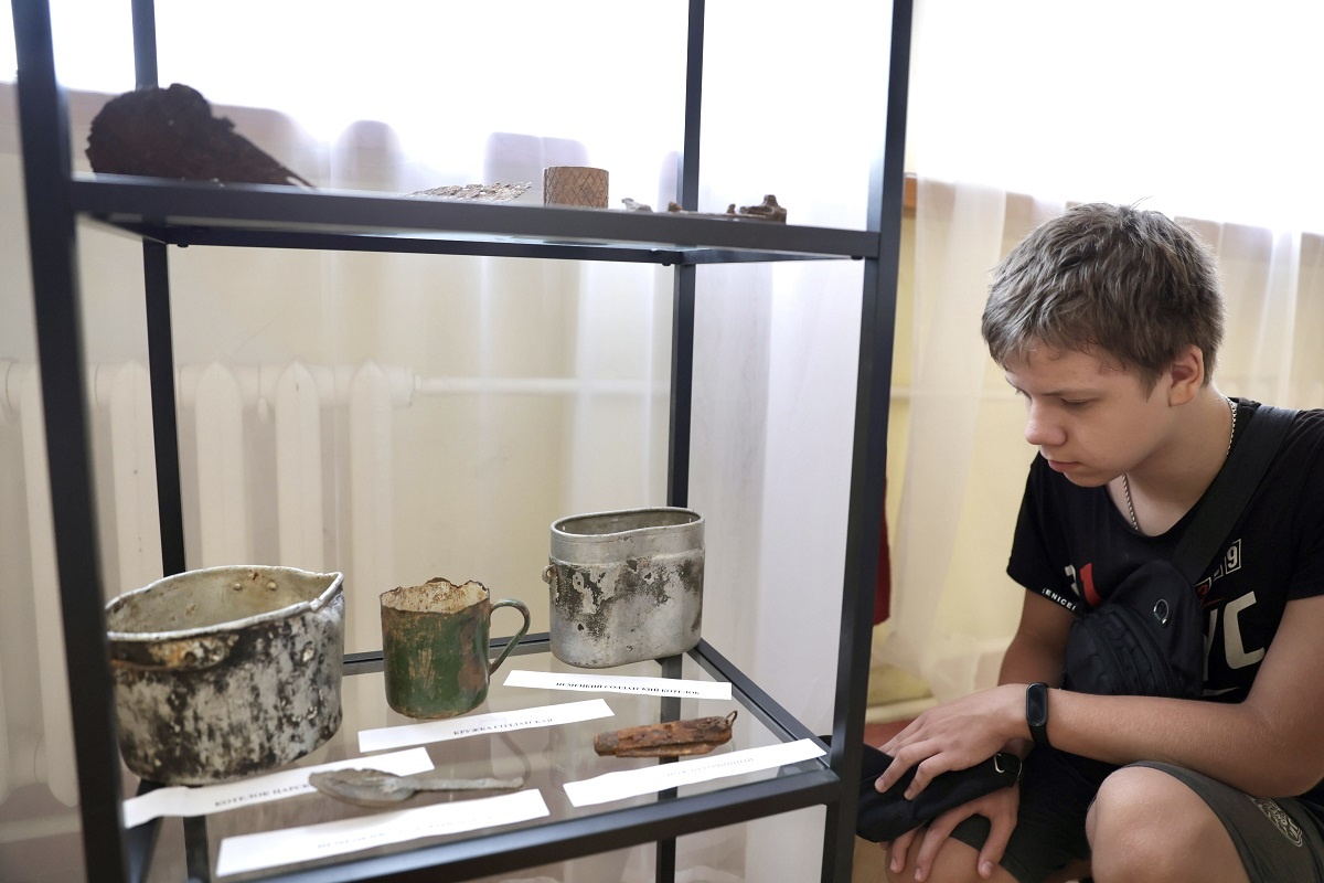    На открытии выставки в Чкаловске было много молодёжи