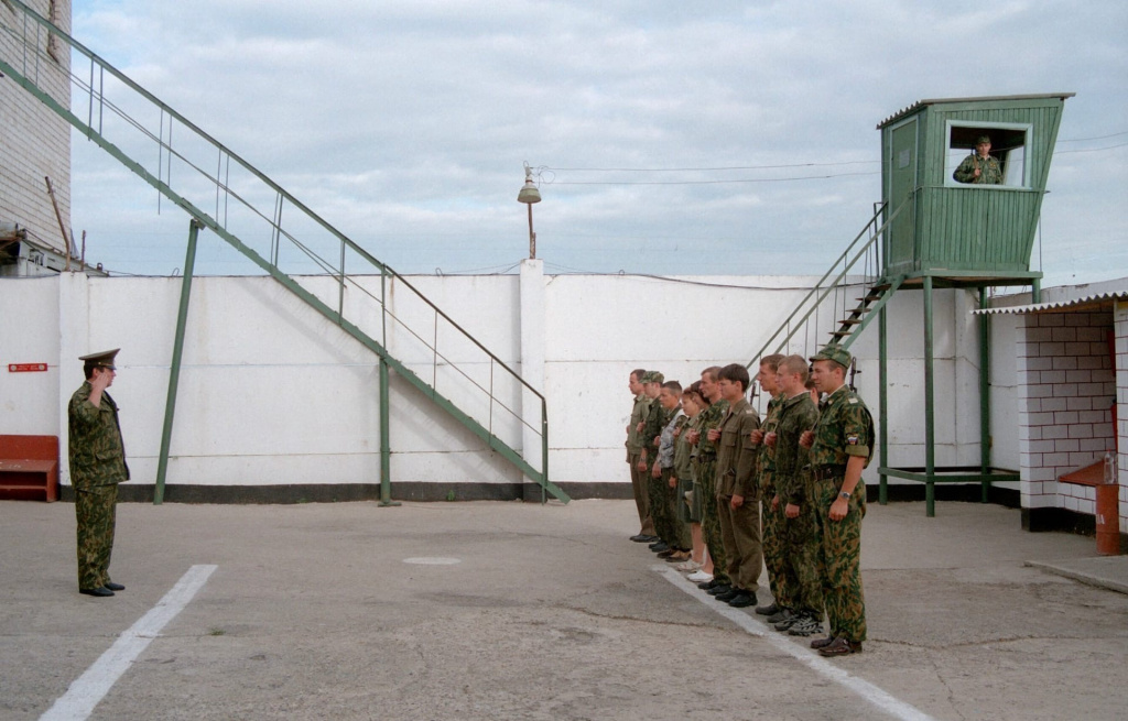    В исправительных колониях Югры изъяли более полусотни мобильных телефонов