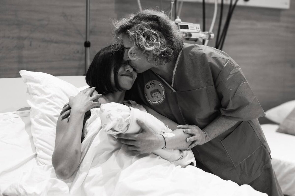 Симона Юнусова и Валентина Иванова с дочерью. Фото: Telegram/@simona_chernomorskaya