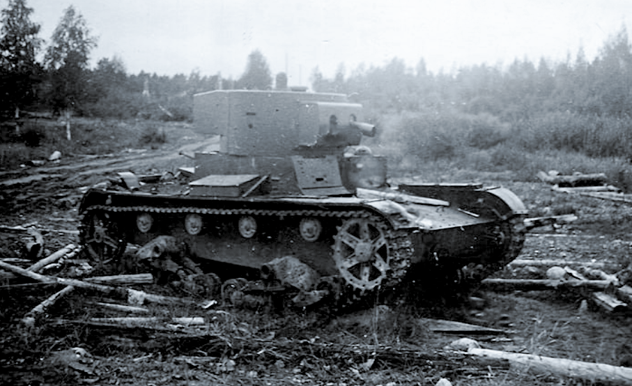 Захваченный немцами советский огнемётный танк Т-26, 1941 г.