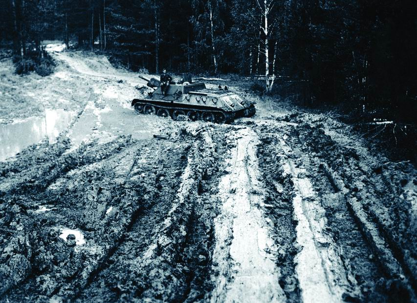 Прототип СУ-122 на испытательной трассе танкодрома УЗТМ. Июль 1943. Фотография в свободном доступе.