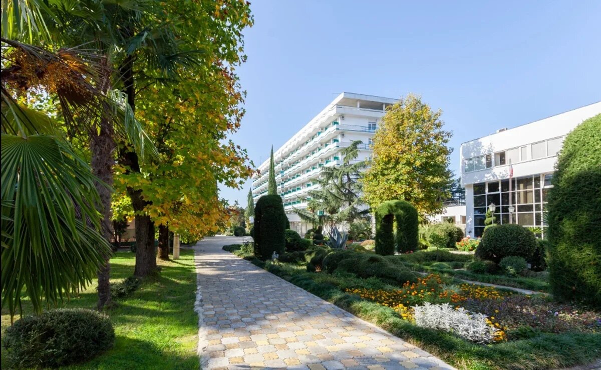    В санаториях Сочи еще есть места на осень. Сколько стоят путевки