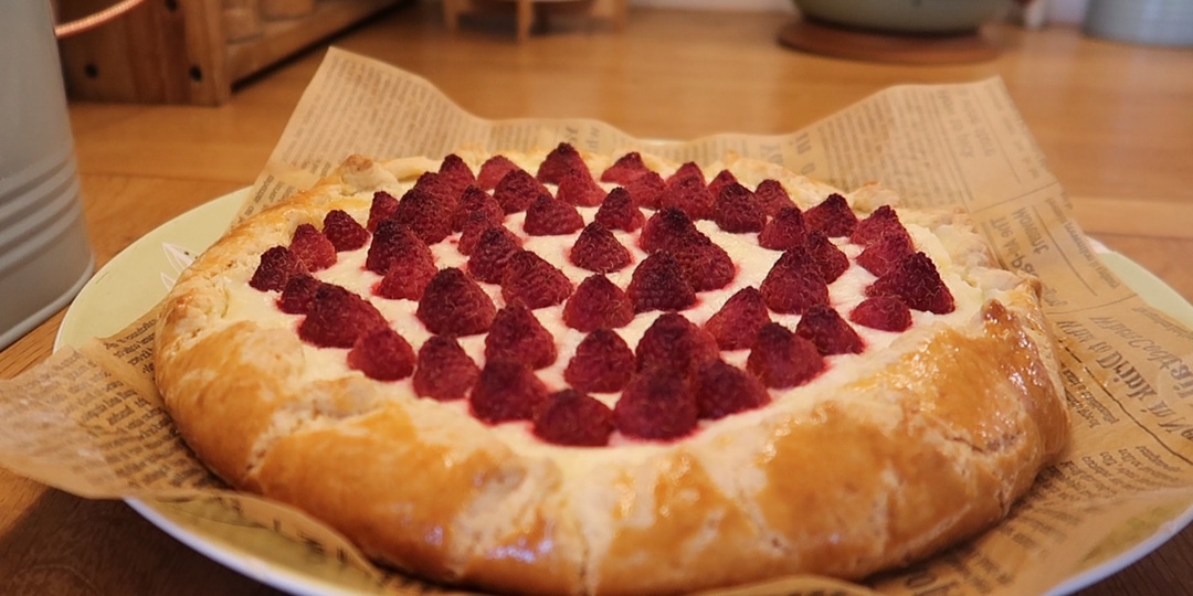 Творожная галета с ягодами.