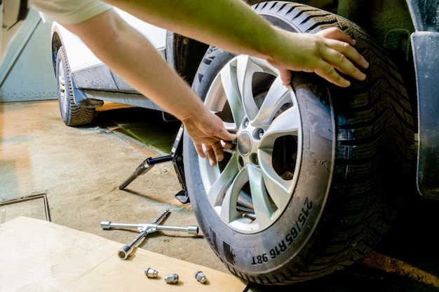 Фото заимствовано - https://jp.freepik.com/premium-photo/bolt-isolated-on-white_5679205.htm