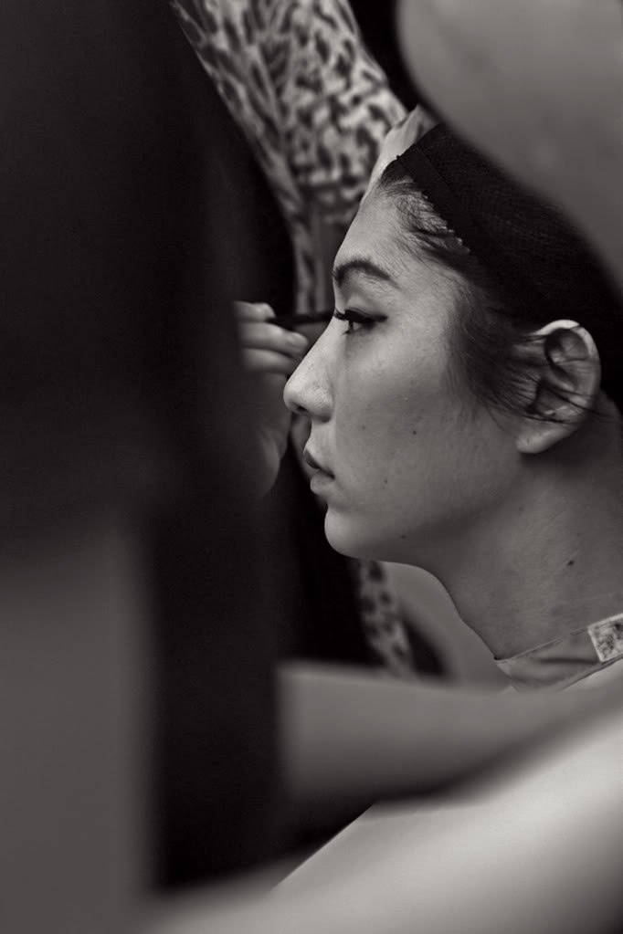 Я бы многое отдала за знание - кого он всё же видит в зеркале? И кого хотел бы видеть...