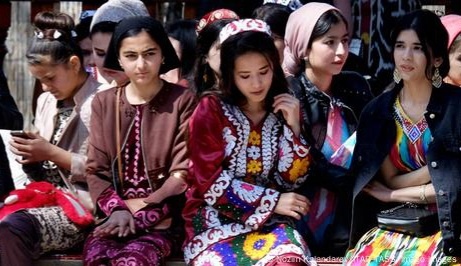 На улицах Душанбе во время национального праздника (март 2021 года). Фото: Nozim Kalandarov/ITAR-TASS/imago images