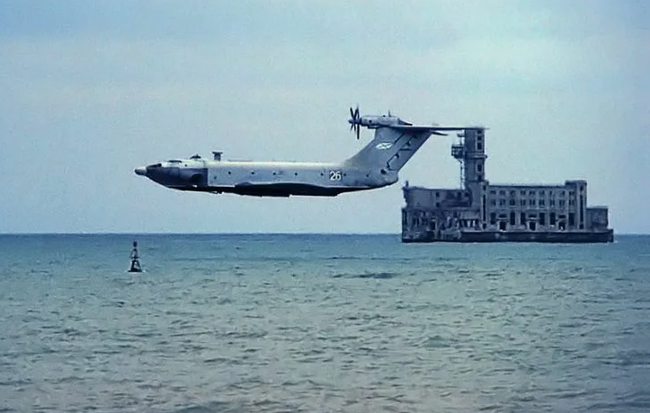 Последний живой экраноплан МДЭ-160"Орленок" в составе ВМФ России. Списан  в 2006 году. Фото МО РФ