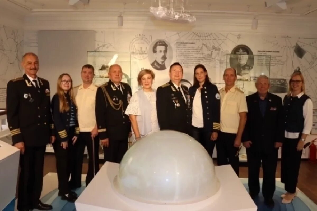    В уфимском музее открылась выставка о погибших моряках подлодки «Курск»