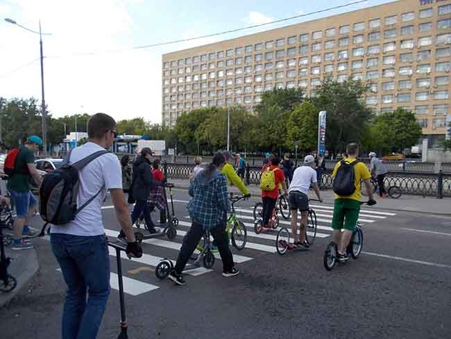 Велосипедисты и пользователи СПМ, до сих пор вносившие ощутимую лепту в статистику ДТП, теперь будут спешиваться на переходах letskick.ru