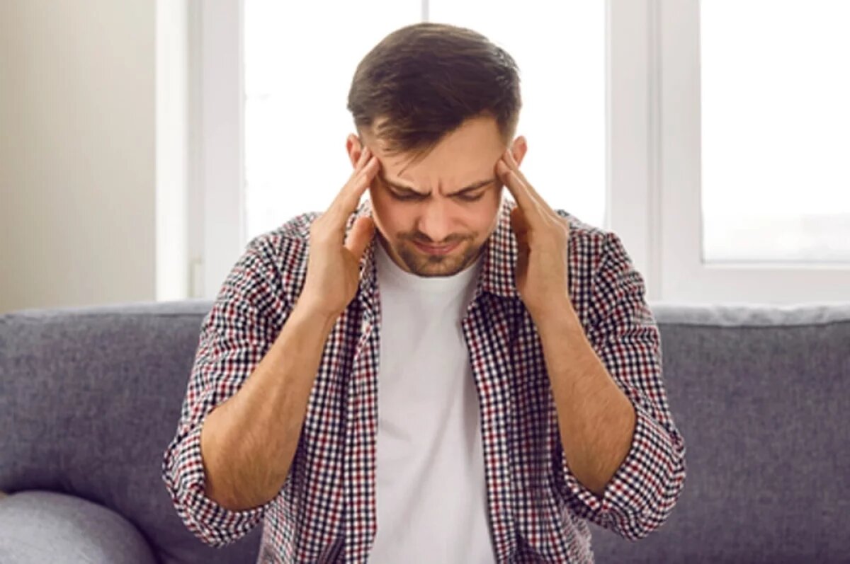    Менингококковая инфекция может вызывать менингит — воспаление оболочек мозга, которое нередко приводит к тяжелым осложнениям.