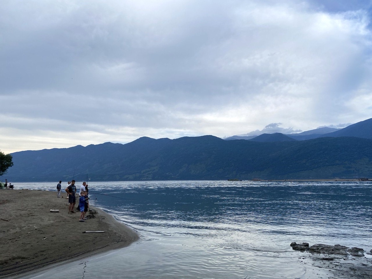 Вечереет на мысе Кырсай у Телецкого озера.