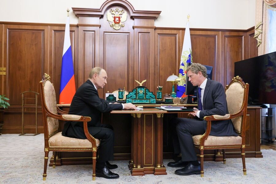    Президент РФ Владимир Путин и руководитель ФНС Даниил Егоров / Источник: © Вячеслав Прокофьев/ТАСС