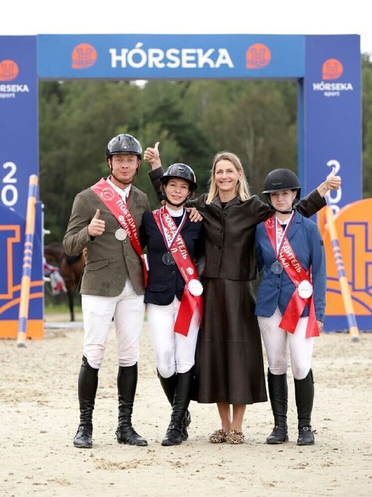 Ольга Рейман с победителями любительского кубка. Источник: mk.ru Автор фото: Алиса Максуль📷
