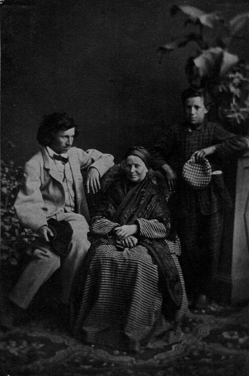 
Илья и Василий Репины с матерью Татьяной Степановой. Середина 1860-х
Государственная Третьяковская галерея