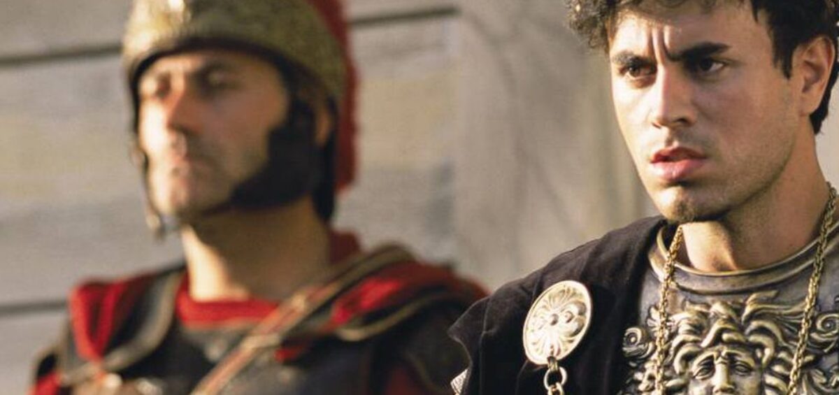 Испуганный Иглесиас. Даже он к месту тут