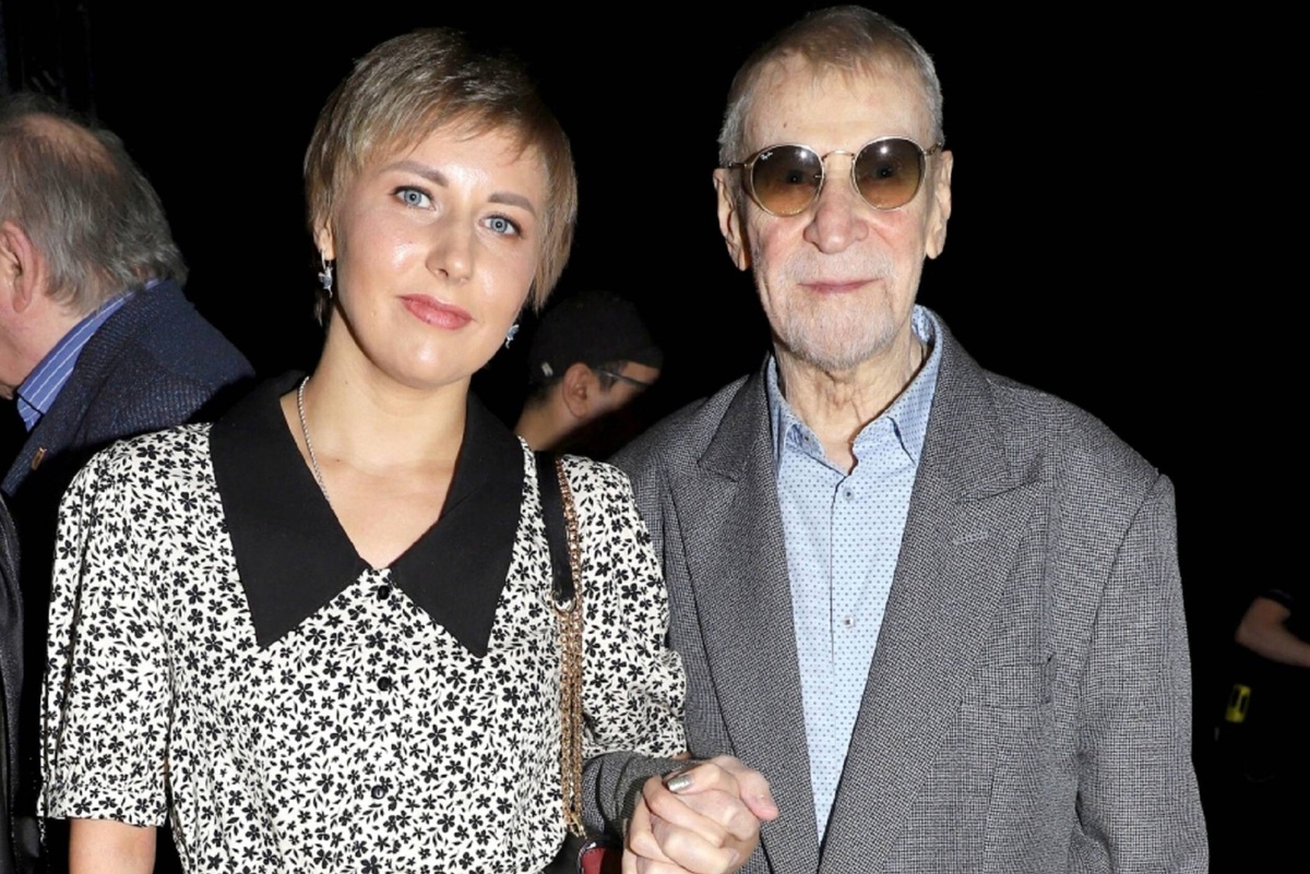     «Я прошу прощения»: последняя возлюбленная Ивана Краско, 30-летняя Дарья Пашкова, разрыдалась у его гроба