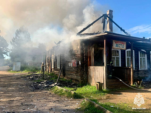 В поселке Тверской области сгорел один из двух магазинов