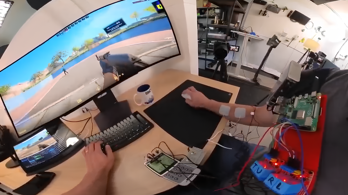 Легальные читы: блогер «встроил» аим-бот в свою руку для Counter-Strike 2